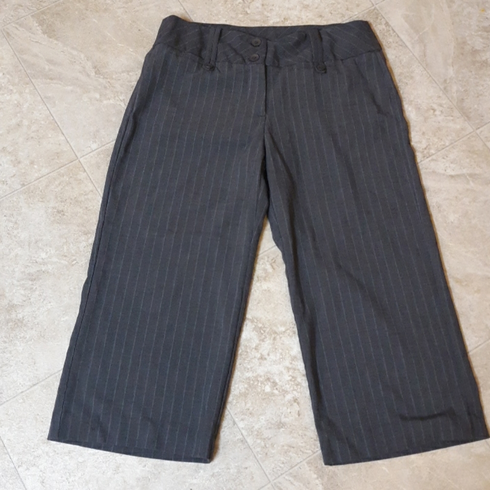 I.q & co capri/shorts?